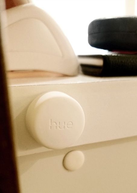 Smart Button bez 55 rámečku na boku kuchyňské skříňky
