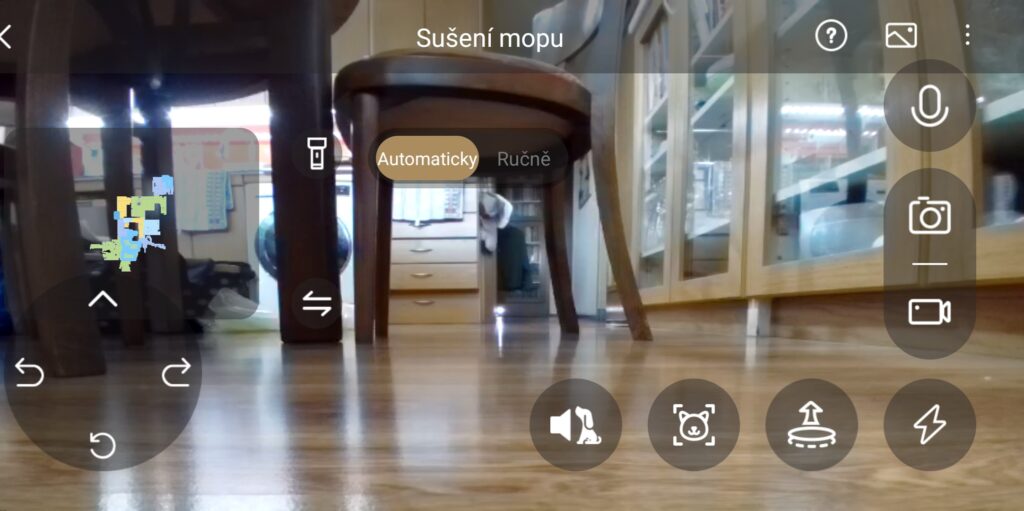 Screenshot obrazovky pro dálkové ovládání a kameru robota